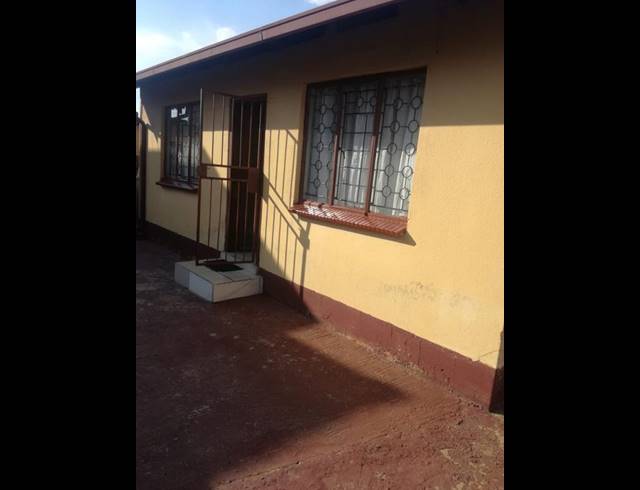 2 BEDROOM HOUSE FOR SALE IN PROTEA GLEN